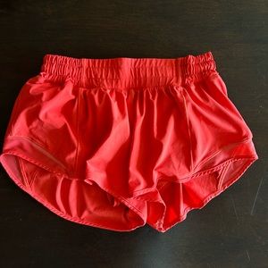 Lululemon Hotty Hot Low-Rise Lined Short 2.5”